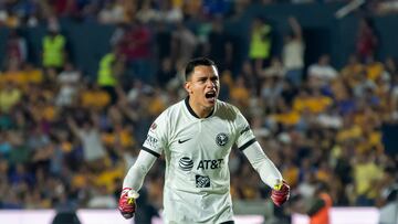 AME1712. MONTERREY (MÉXICO), 11/03/2023.- Luis Malagón de América celebra un gol ante Tigres hoy, durante un partido correspondiente a la jornada 11 del Torneo clausura 2023, disputado en el estadio Universitario, en Monterrey (México). EFE/ Miguel Sierra.
