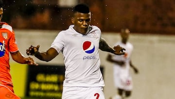 Marlón Torres central del América