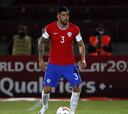 Los cinco jugadores de Chile que están al borde de la suspensión