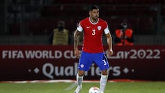 Los cinco jugadores de Chile que están al borde de la suspensión