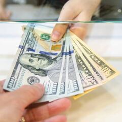 Coronavirus en Argentina: cómo solicitar turno en el banco para retirar dólares