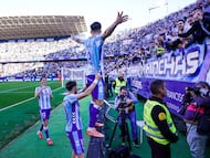 Chupe festeja su gol al Ceuta,