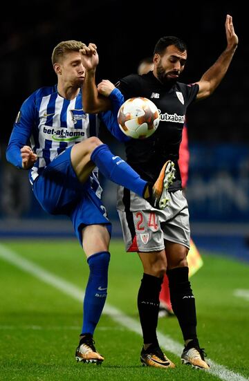 Mitchell Weiser y Mikel Balenziaga.