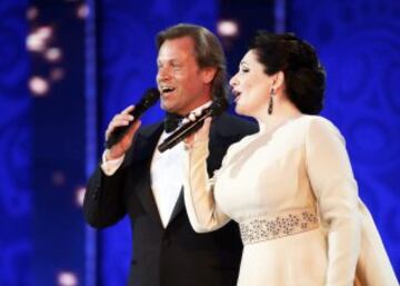 Espectáculo en el escenario del sorteo de la fase previa para el mundial de Rusia 2018.