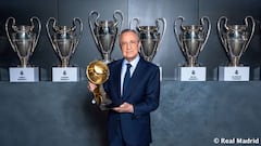 Florentino Pérez, presidente del Real Madrid, con el premio Globe Soccer 2022.