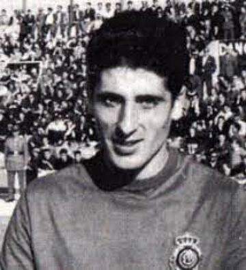 Este defensa central catal¨¢n estuvo siete temporadas en el Mallorca con el que jug¨® m¨¢s de cien partidos y marc¨® cinco goles. Considerado uno de los 'h¨¦roes de Vallejo', tal y como se conoce al equipo que logr¨® el primer ascenso a Primera del equipo balear en 1960. Lleg¨® al club mallorquinista en Tercera Divisi¨®n logrando dos ascensos directos hasta llevar al equipo a la m¨¢xima categor¨ªa. Falleci¨® el 16 de septiembre a los 87 a?os.