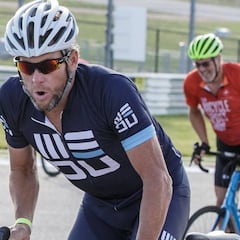 Armstrong carga contra la UCI por sus críticas a los dopados
