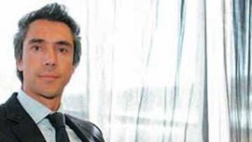 <b>UN MITO DEL FÚTBOL. </b>Paulo Sousa posó ayer para AS en el primer congreso de la EFPA, que se celebró en Barcelona. Pasó por el Espanyol en la temporada 2001-02.