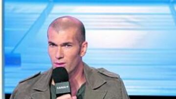 <b>EN CANAL+ FRANCIA. </b>Zidane habló sobre el clásico con su amigo Dugarry el pasado martes.