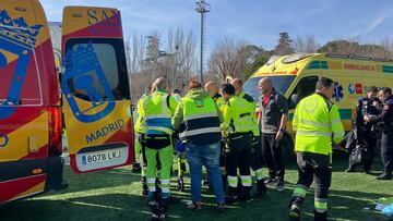 Un árbitro sufre un infarto y los futbolistas ayudan a salvarlo