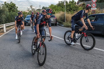 Egan Bernal, Richard Carapaz, Andrey Amador, Jonathan Castroviejo, Michal Kwiatkowski, Luke Rowe, Pavel Sivakov y Dylan van Baarle entrenan para el Tour de Francia 2020.