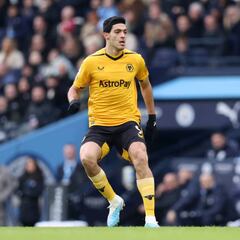 Raúl Jiménez, con discreta actuación en la derrota contra Manchester City