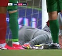 El desgarrador grito de Muslera cuando un rival le destroza la tibia y el peroné