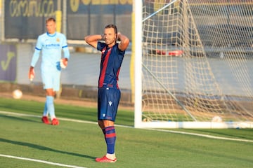 Soldado fichó esta temporada por el conjunto granota, tercera aventura en la Comunidad Valenciana tras tres temporadas en el Valencia y dos en el Villarreal. 