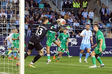 Aprobados y suspensos del Racing en La Rosaleda: Ezkieta lo par¨® todo