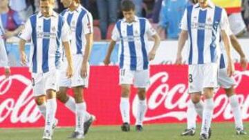 <b>CABIZBAJOS. </b>Los jugadores de la Real Sociedad se marcharon decepcionados del Ciutat de Valencia.