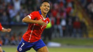 Alexis S&aacute;nchez festeja su gol n&uacute;mero 25 por la Roja y el primero que le marca a Venezuela.