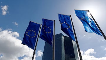 FILE PHOTO: FILE PHOTO: European Union flags flutter outside the European Central Bank (ECB) headquarters in Frankfurt, Germany, April 26, 2018. REUTERS/Kai Pfaffenbach/File Photo