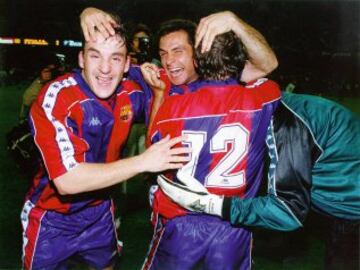 Ferrer, Sergi, Goikoetxea y Zubizarreta celebrando el título de campeón de Liga del Barcelona en 1994