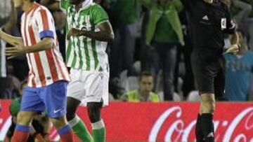 <b>ROJA A CAMPBELL. </b>Álvarez Izquierdo, polémico en Heliópolis.