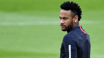 Neymar sigue entrenando con el PSG a pesar de todos los rumores en torno a su futuro.