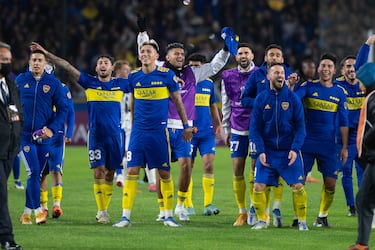 Boca es uno de los equipos más reconocidos de toda la Argentina. De entre todos los nombres por los que se conoce, el ‘Xeneize’ es el más popular. El origen de esa palabra viene de principios de siglo XX de la mano de los inmigrantes genoveses que se hospedaron en el barrio de La Boca. El gentilicio de Génova en ligur es ‘zenéixi’, que con el tiempo evolucionó a la moderna. El otro mote por el que se conoce a Boca
es por el de ‘Bosteros’, que en un origen era un apodo despectivo creado por los hinchas de River, pero que con el tiempo se volvió en orgullo.