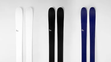 Los tres modelos de Candide Skis en blanco, negro y azul oscuro.