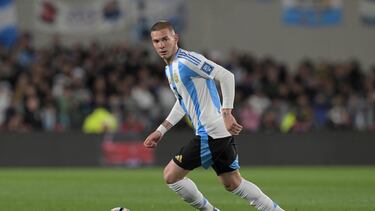 (FILES) Argentina's forward #21 Franco Mastantuono runs with the ball during the 2026 FIFA World Cup South American qualifiers football match between Argentina and Venezuela at the Mas Monumental stadium in Buenos Aires on September 4, 2025. Lionel Messi leads Argentina�s national team call-up alongside rising star Franco Mastantuono, in a squad that blends experience and youth for upcoming friendlies against Venezuela and Puerto Rico in the United States, ahead of the 2026 FIFA World Cup. (Photo by Juan MABROMATA / AFP)