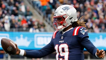 FOXBOROUGH, MASSACHUSETTS - JANUARY 05: Joe Milton III #19 of the New England Patriots scores a rushing touchdown against the Buffalo Bills during the first quarter at Gillette Stadium on January 05, 2025 in Foxborough, Massachusetts. Rich Gagnon/Getty Images/AFP (Photo by Rich Gagnon / GETTY IMAGES NORTH AMERICA / Getty Images via AFP)