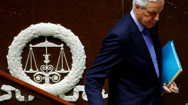 La izquierda y la ultraderecha tumban el Gobierno de Barnier en Francia