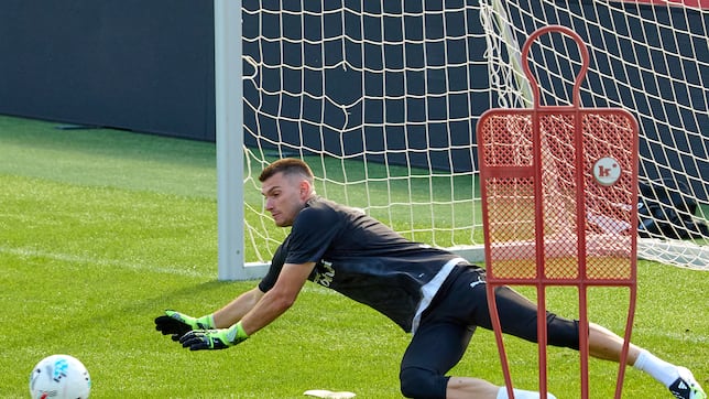 Oficial: Livakovic corta su cesión y se va por la puerta de atrás