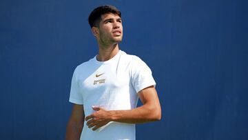 MASON, OHIO - AUGUST 12: Carlos Alcaraz of Spain warms up during a practice session during Day 2 of the Cincinnati Open at the Lindner Family Tennis Center on August 12, 2024 in Mason, Ohio. Dylan Buell/Getty Images/AFP (Photo by Dylan Buell / GETTY IMAGES NORTH AMERICA / Getty Images via AFP)