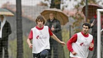 <b>ESTARÁN JUNTOS. </b>Amorebieta y Balenziaga, los dos con el peto de los titulares, coincidirán de nuevo en la defensa del Athletic.