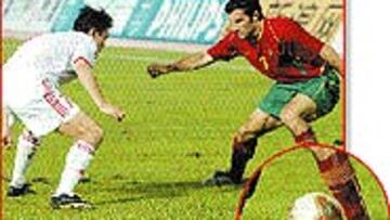 <B>EXCLUSIVAS</B>. Las nuevas botas de Figo causan furor en Portugal. El madridista no pudo resistirse y las estrenó antes del Mundial, en el amistoso ante China.