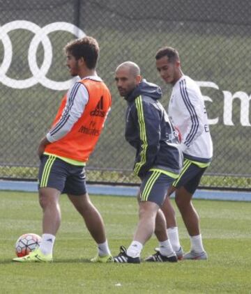 Lucas Silva y Lucas Vázquez con Eduardo Parra, recuperador.