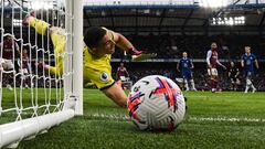 Aston Villa's Argentinian goalkeeper Emiliano Martinez jumps for the ball during the English Premier League football match between Chelsea and Aston Villa at Stamford Bridge in London on April 1, 2023. (Photo by JUSTIN TALLIS / AFP) / RESTRICTED TO EDITORIAL USE. No use with unauthorized audio, video, data, fixture lists, club/league logos or 'live' services. Online in-match use limited to 120 images. An additional 40 images may be used in extra time. No video emulation. Social media in-match use limited to 120 images. An additional 40 images may be used in extra time. No use in betting publications, games or single club/league/player publications. / 