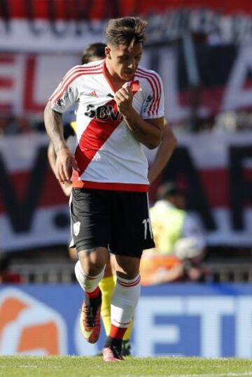 El xeneize ganó 4-2 en el Monumental. Fabra fue titular y Tévez el mejor del partido.