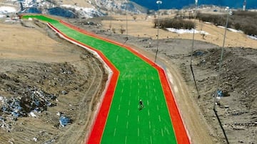 Veduchi (Chechenia, Rusia) inaugura la pista de esqu&iacute; seco m&aacute;s larga del mundo, con 1.130 metros de longitud.