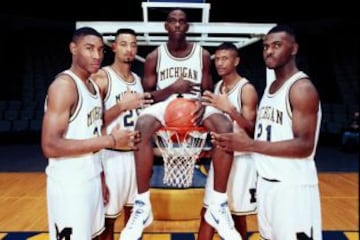 Los Fab Five de Michigan: Chris Webber, Jalen Rose, Juwan Howard, Jimmy King y Ray Jackson.