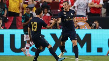 Gareth Bale celebra su gol con Odriozola.