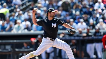 Luciendo barba Gerrit Cole reapareció para lanzar bajo la franela de los Yankees.