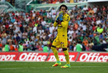 El actual guardameta suplente del América fue primero el titular en Jaguares, equipo que le dio la oportunidad de debutar en primera división. 