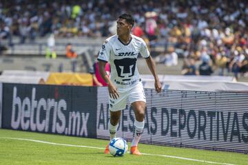 Su arribo causó polémica porque en Colombia celebraron su salida del Deportivo Cali donde lo culpaban de perder un campeonato; ahora con la UNAM, el lateral izquierdo suele impulsar el ataque, al punto que ya se estrenó como goleador. 