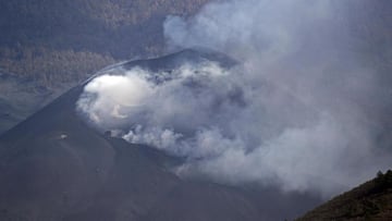 La Palma volcano, live updates today: eruption, tsunami warning and latest news | Canary Islands