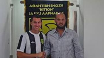 Jorge Larena, en su presentaci&oacute;n con el AEK Larnaca
