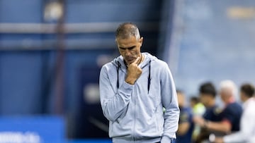 Gaizka Garitano en el banquillo del Estadio BeSoccer La Condomina.