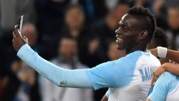 Balotelli celebrando su gol