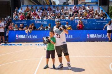 Zaragoza se engalana y disfruta al máximo con el NBA Zone