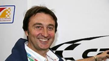 Campos posa con su escudería de GP2