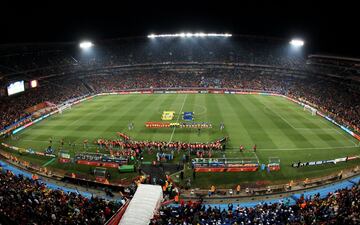 El estadio Ellis Park, sede de la final del Mundial de rugby de 1995, acogió el encuentro entre España y Honduras del Mundial de Sudáfrica. Era el segundo encuentro para cada selección, que llegaban con la necesidad imperiosa de sacar algo positivo...